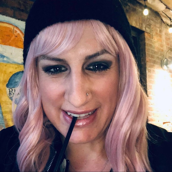 Meet your Posher, Jennifer - Picture 5 of 5